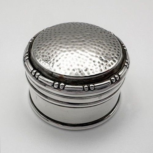 Edwardian planished top pill - top,